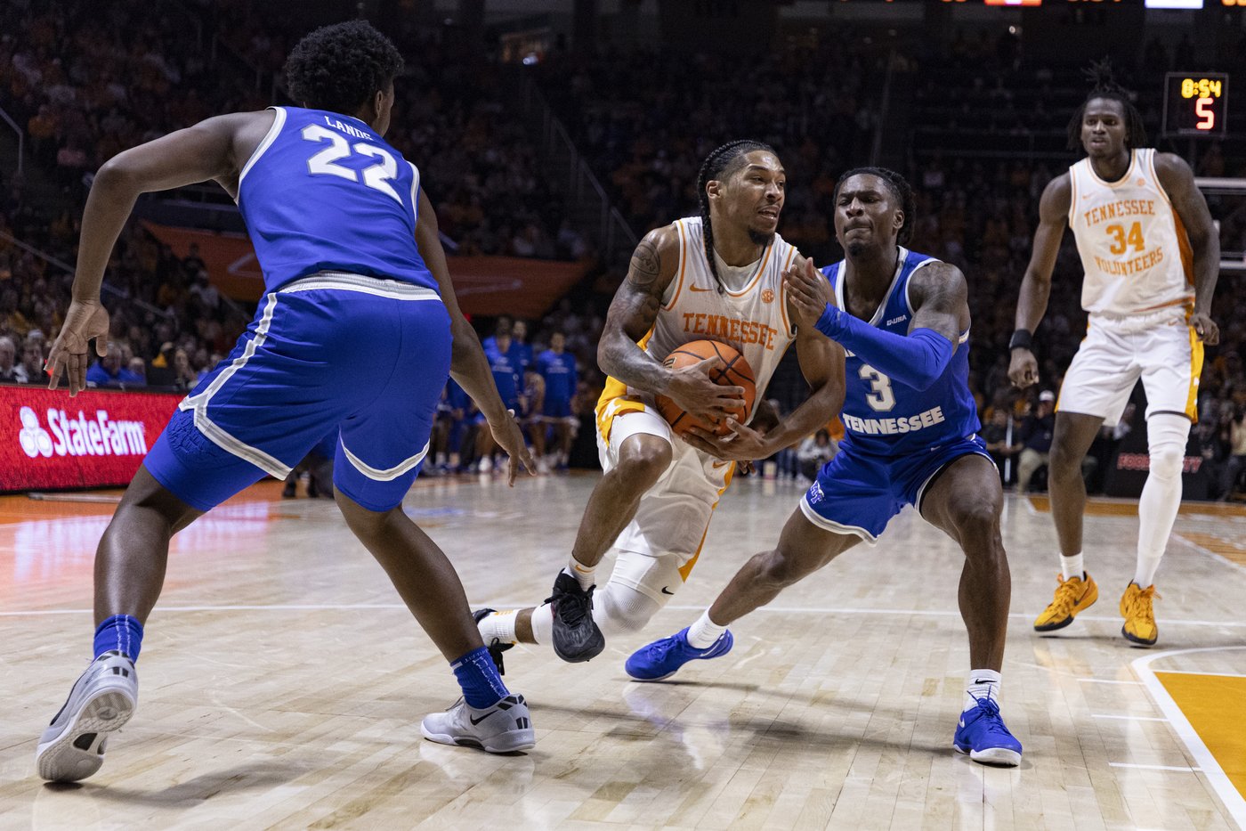 AP men's player of the week: Tennessee's Zakai Zeigler has massive game in win over Middle Tennessee | iNFOnews.ca