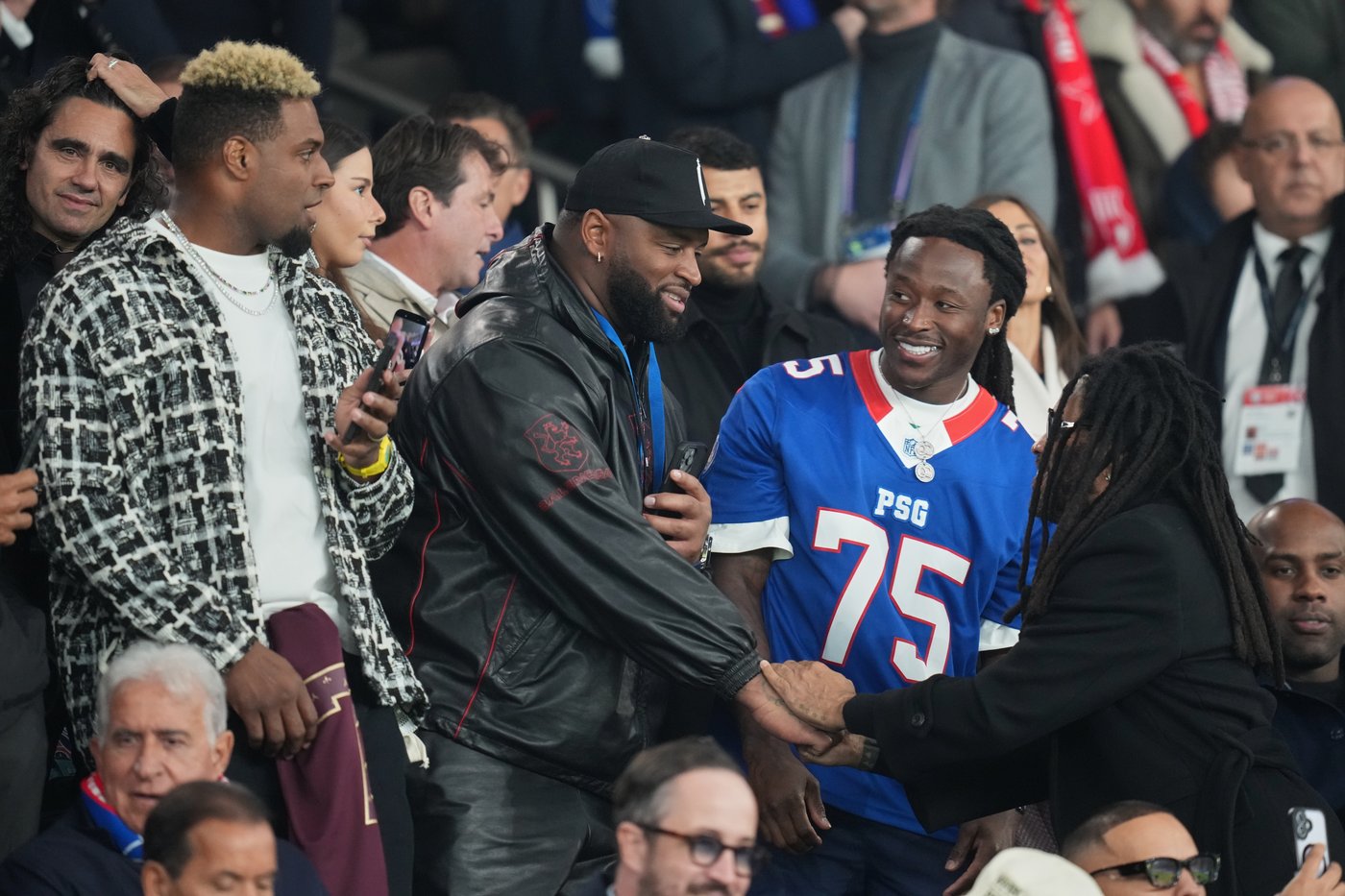 Saints players see Eiffel Tower and PSG game and say no worries about security | iNFOnews.ca Saints players see Eiffel Tower and PSG game and say no worries about security | iNFOnews.ca
