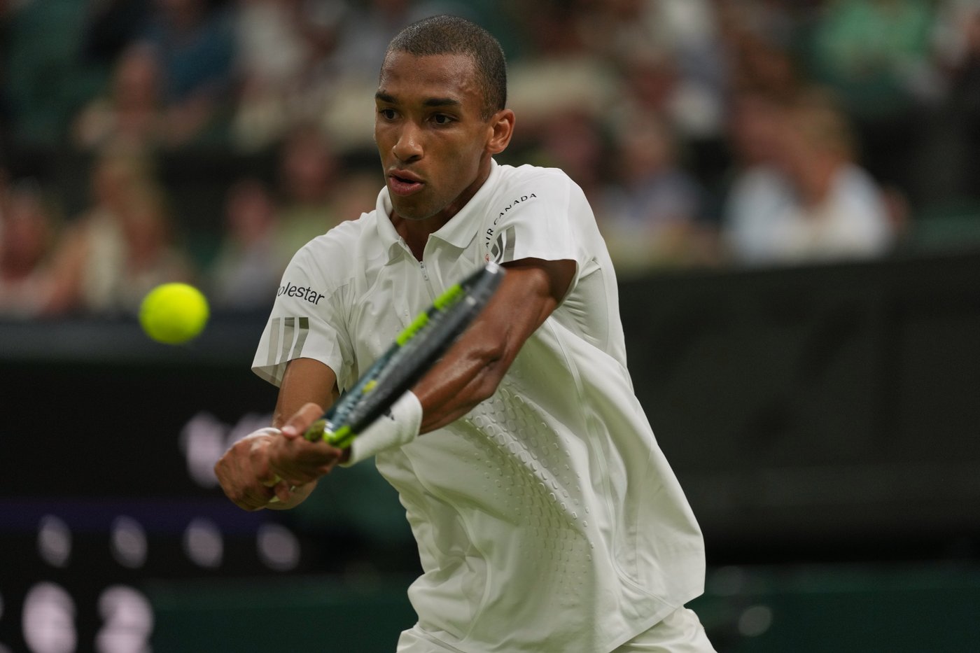 Auger-Aliassime eases into Wimbledon fourth round with win over Zheng | iNFOnews.ca Auger-Aliassime eases into Wimbledon fourth round with win over Zheng | iNFOnews.ca