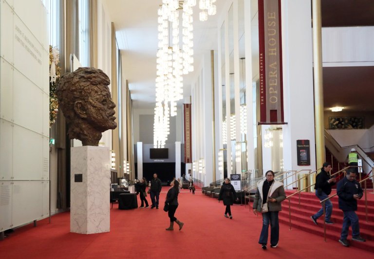 Trump defends bid to put his name on the Kennedy Center | iNFOnews.ca