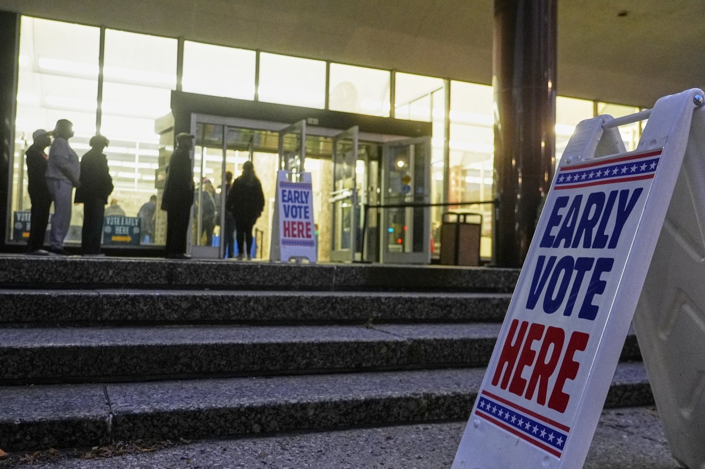 Wisconsin sees high turnout on the first day of in-person absentee voting | iNFOnews.ca Wisconsin sees high turnout on the first day of in-person absentee voting | iNFOnews.ca