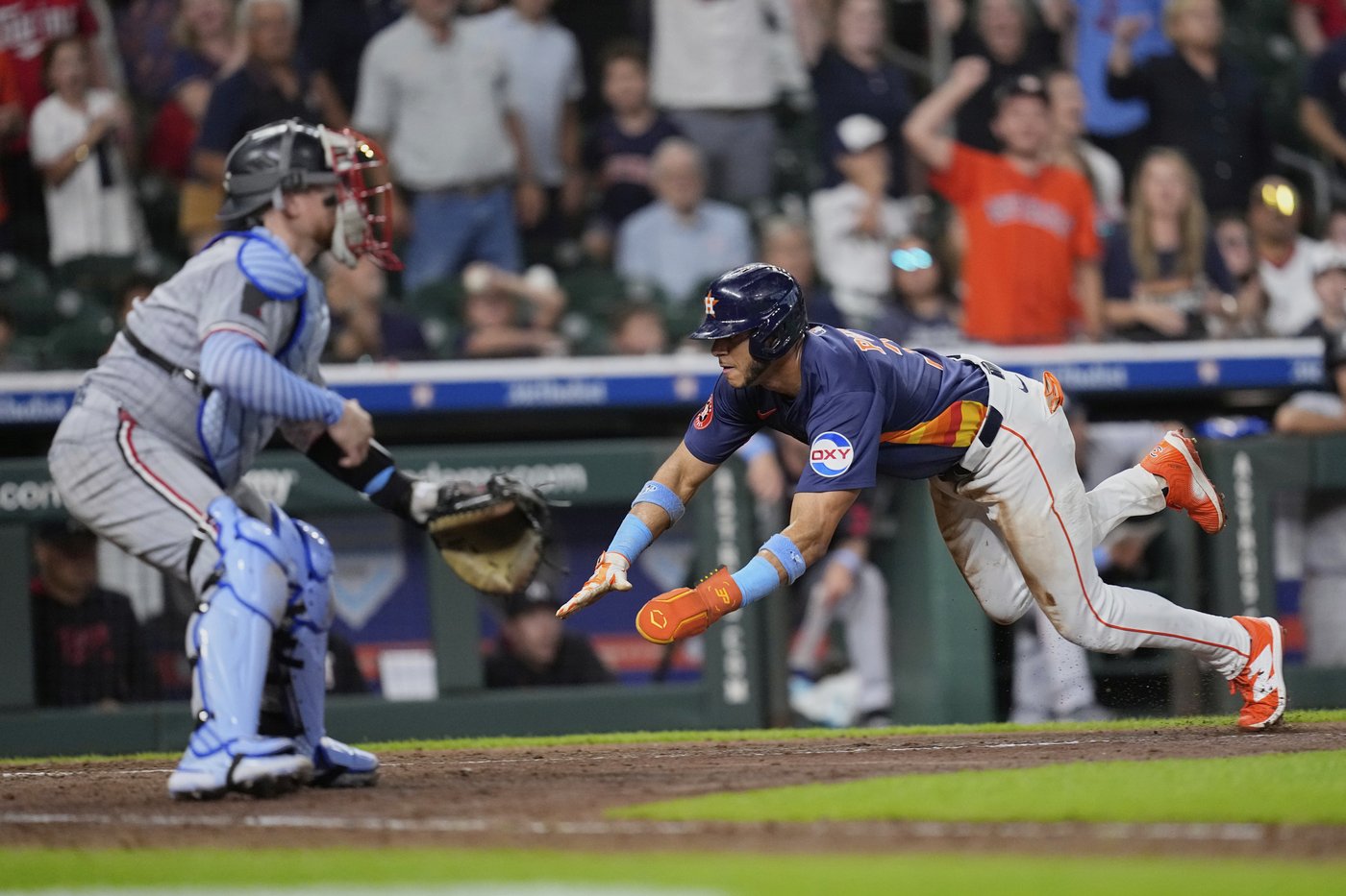 Mauricio Dubón's walk-off single lifts Astros over Twins 2-1, sweep 3-game series | iNFOnews.ca