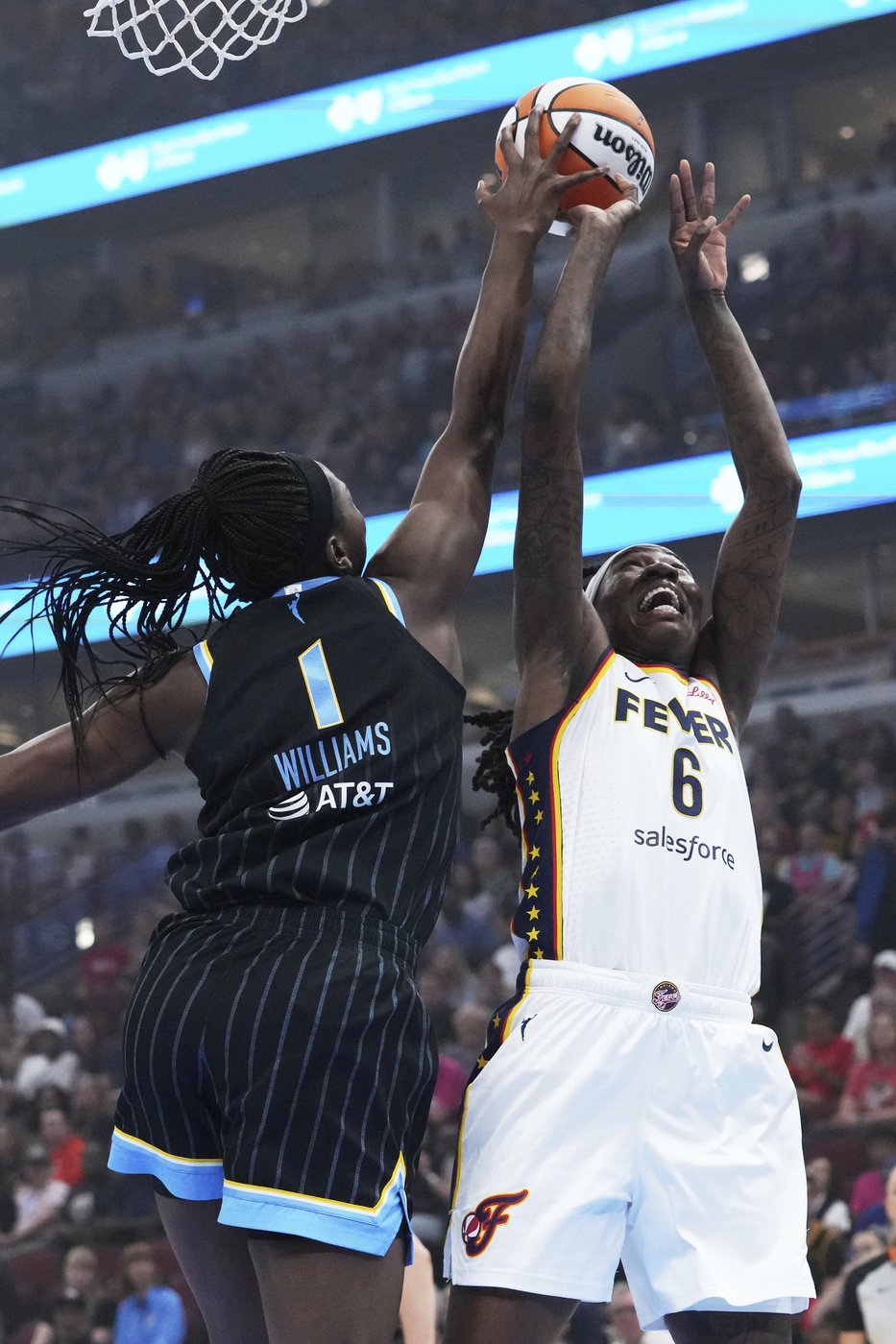 Mitchell's 35 points lift Fever over Sky 93-78; Clark and Reese sit out | iNFOnews.ca Mitchell's 35 points lift Fever over Sky 93-78; Clark and Reese sit out | iNFOnews.ca