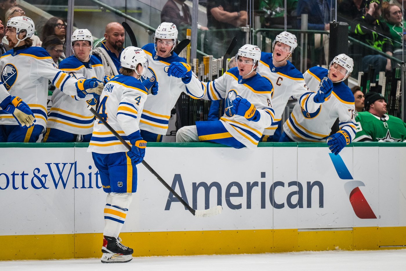 Thompson scores twice as Sabres beat Stars 4-1 for 10th straight victory | iNFOnews.ca