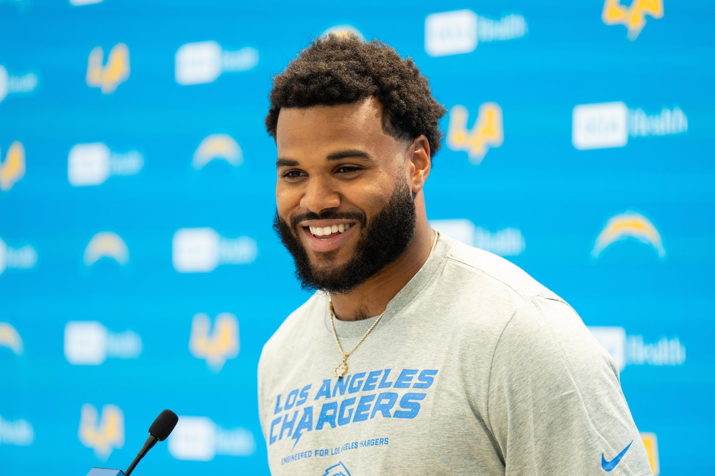 Chargers bet on the trenches, adding an edge rusher and a center-turned-guard in the draft | iNFOnews.ca Chargers bet on the trenches, adding an edge rusher and a center-turned-guard in the draft | iNFOnews.ca