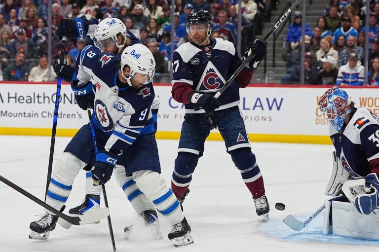 Perfetti's late goal helps Jets roll over Avalanche 4-2 | iNFOnews.ca