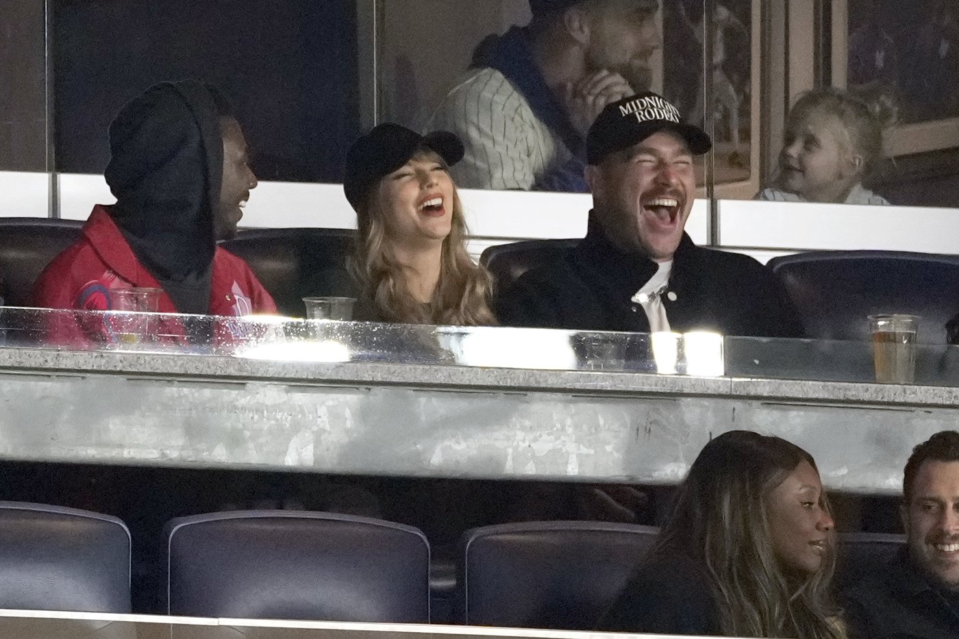 Taylor Swift and Travis Kelce attend Game 1 of ALCS at Yankee Stadium | iNFOnews.ca