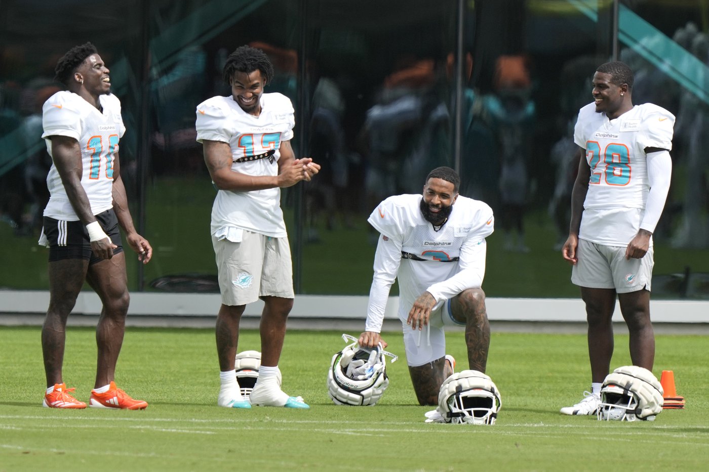 Dolphins RB De'Von Achane clears concussion protocol and hopes to play vs. Colts | iNFOnews.ca