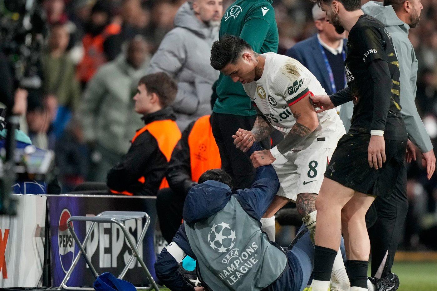 Chelsea's Neto charged by UEFA for pushing ballboy at PSG game | iNFOnews.ca