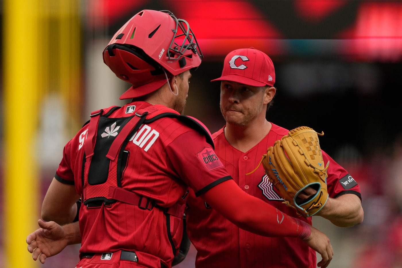 Lowe's 3-run double in 1st sparks Reds to 7-3 win over Angels as LA manager Kurt Suzuki ejected | iNFOnews.ca