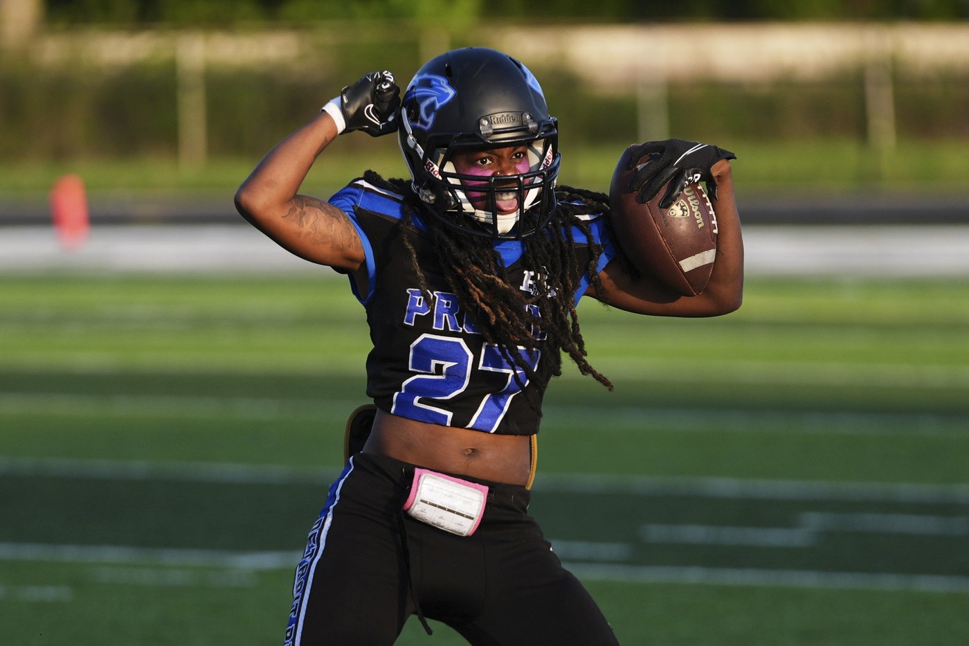 Women's tackle football gives female athletes opportunities in a game dominated by men | iNFOnews.ca