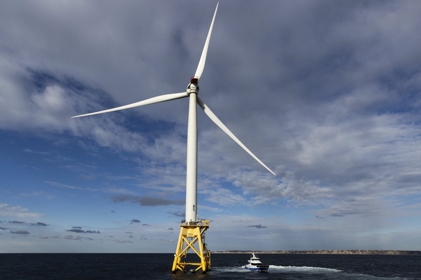 Trumps tasks congressman with writing executive order he could issue to halt offshore wind | iNFOnews.ca