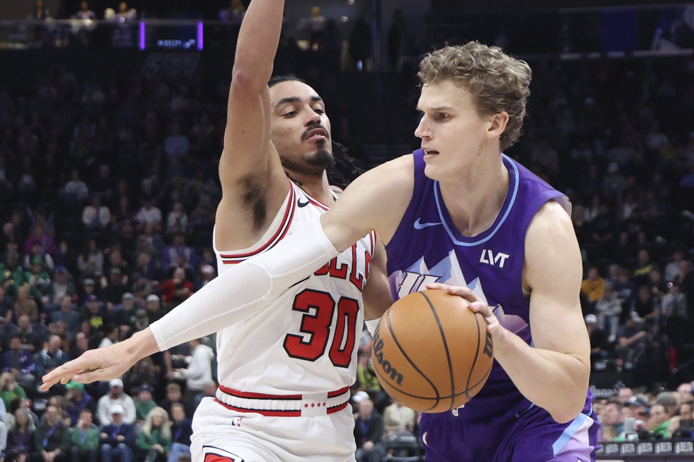 Coby White's 26 points leads balanced scoring effort as Bulls deal Jazz 10th straight loss, 111-97 | iNFOnews.ca