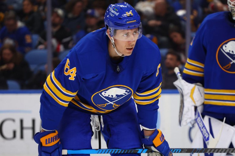 Islanders sign defenseman Logan Stanley to a contract for this season | iNFOnews.ca