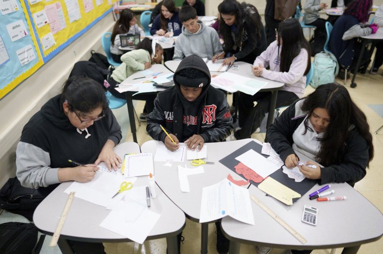 US high school students lose ground in math and reading, continuing yearslong decline | iNFOnews.ca