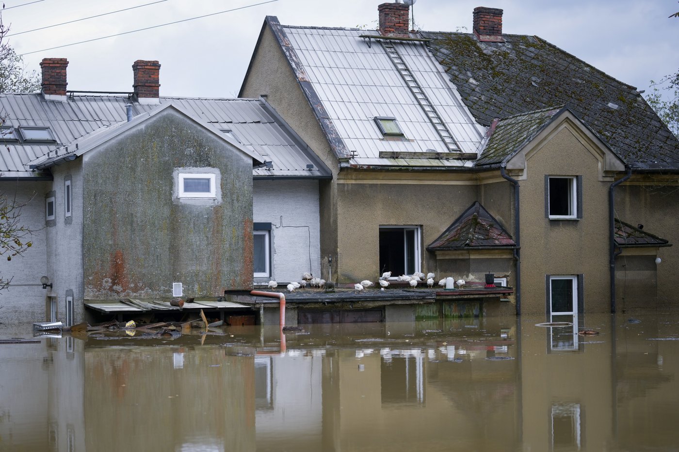Rising rivers threaten southern Poland as flooding recedes elsewhere in Central Europe | iNFOnews.ca Rising rivers threaten southern Poland as flooding recedes elsewhere in Central Europe | iNFOnews.ca