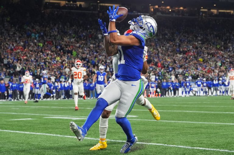 Jaxon Smith-Njigba has 150 receiving yards and a score in the Seahawks' 20-3 win over the Chiefs | iNFOnews.ca