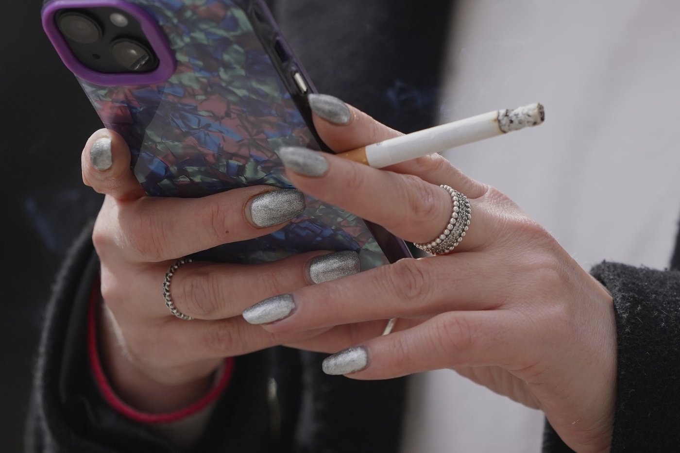 UK introduces a tough anti-tobacco bill but smokers can puff away in pub gardens for now | iNFOnews.ca