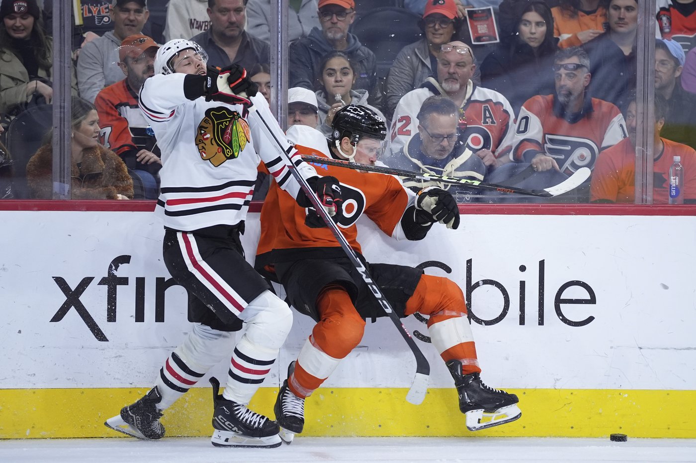 Michkov scores in overtime, Flyers rally to beat Blackhawks 3-2 | iNFOnews.ca