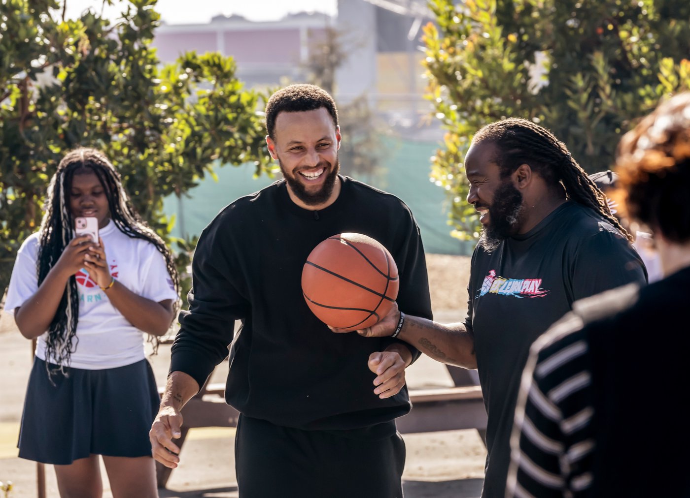 Stephen Curry and Warriors agree to 2-year contract extension worth $116 million, AP source says | iNFOnews.ca Stephen Curry and Warriors agree to 2-year contract extension worth $116 million, AP source says | iNFOnews.ca