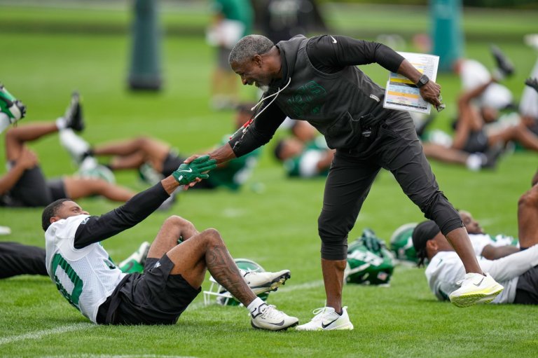No slogans or hype speeches as Aaron Glenn's Jets open camp and chase improvement | iNFOnews.ca