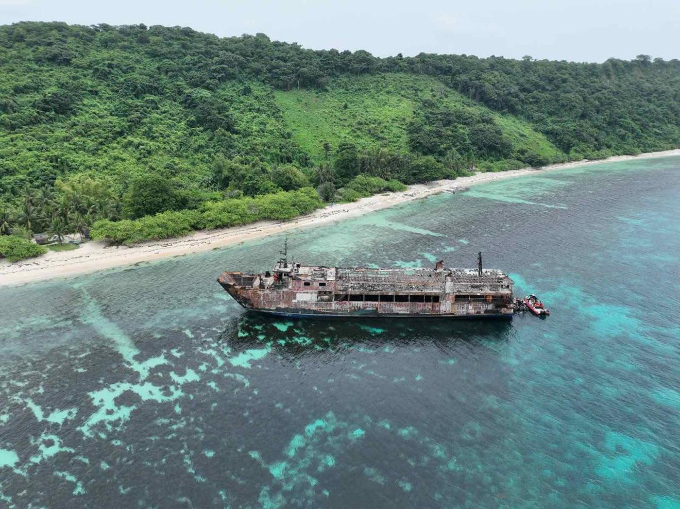 Rescuers pull more bodies from burned Philippine ferry as death toll hits 76 | iNFOnews.ca Rescuers pull more bodies from burned Philippine ferry as death toll hits 76 | iNFOnews.ca