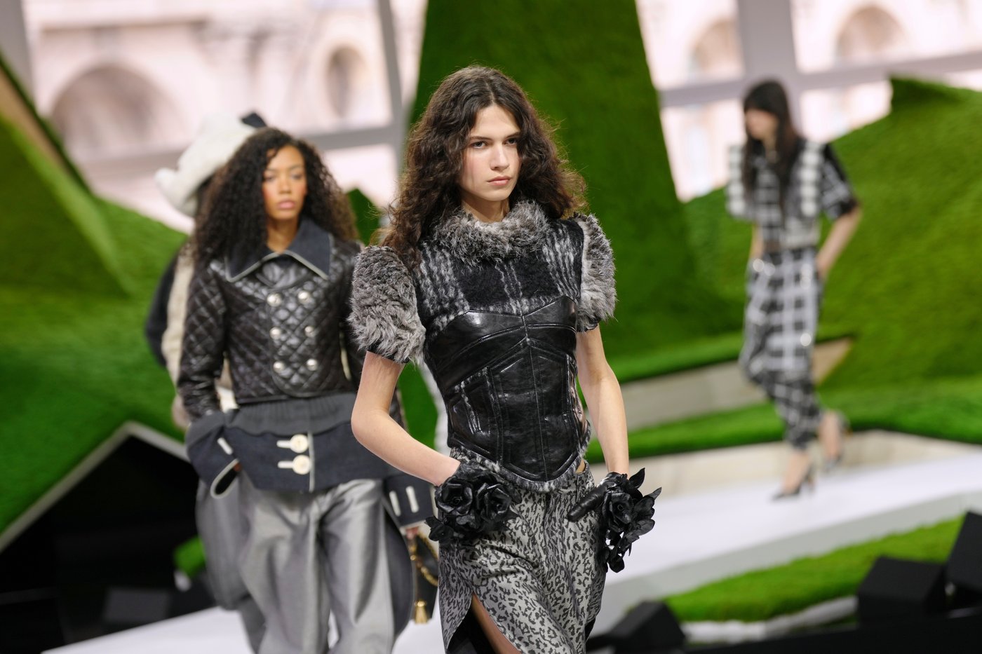 Louis Vuitton, Miu Miu close Paris Fashion Week with competing visions of nature | iNFOnews.ca Louis Vuitton, Miu Miu close Paris Fashion Week with competing visions of nature | iNFOnews.ca