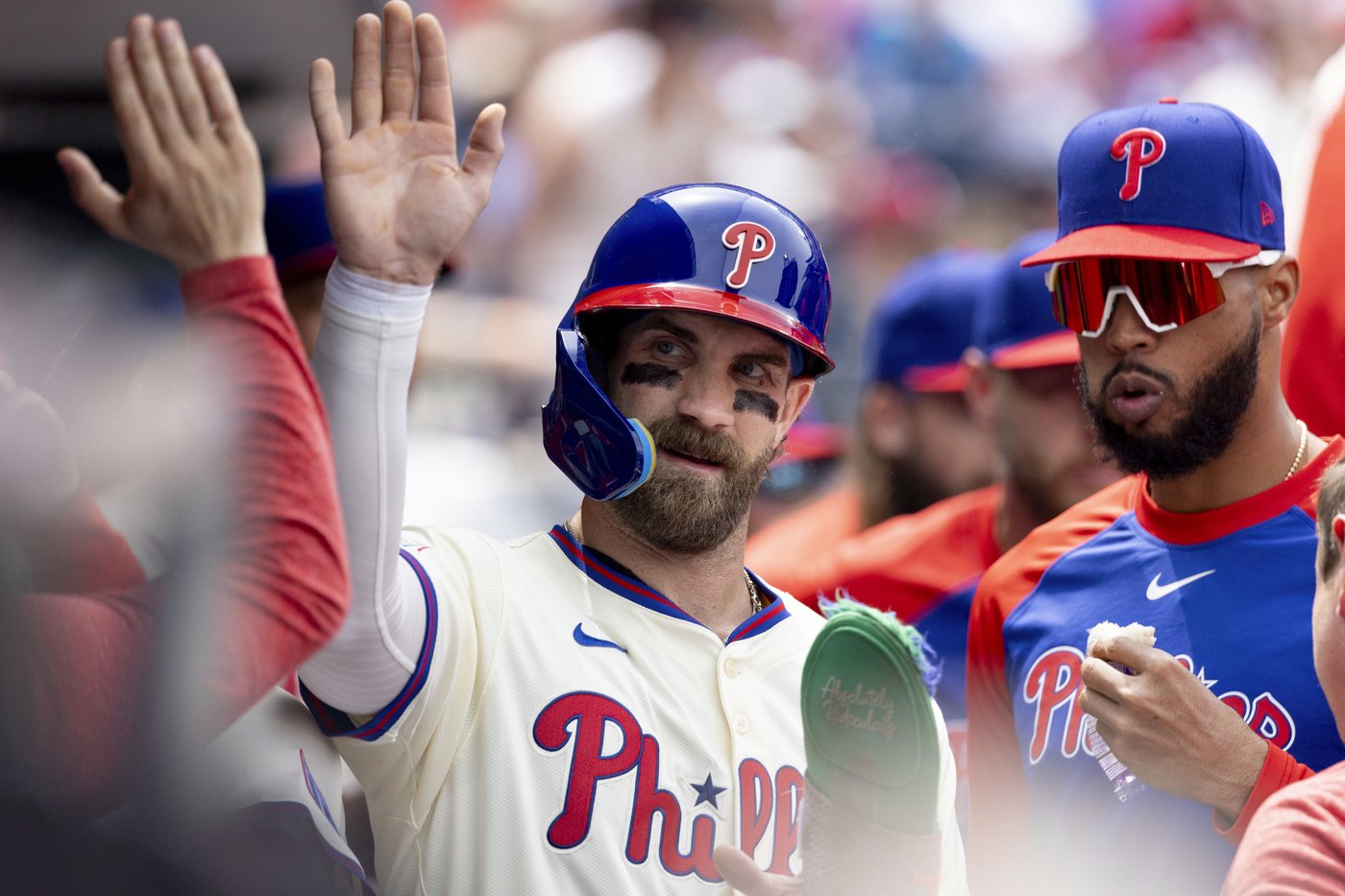 Phillies hold on after Miami's 6-run 9th to beat Marlins 11-10 | iNFOnews.ca