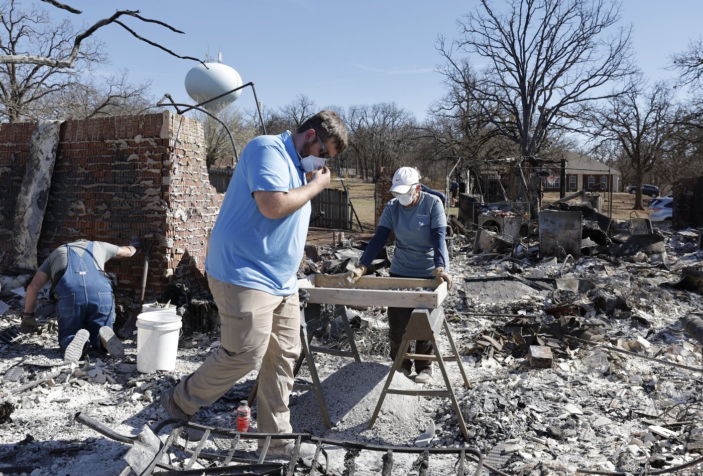 As Oklahoma reels from deadly wildfires, authorities warn of fresh fire threat | iNFOnews.ca