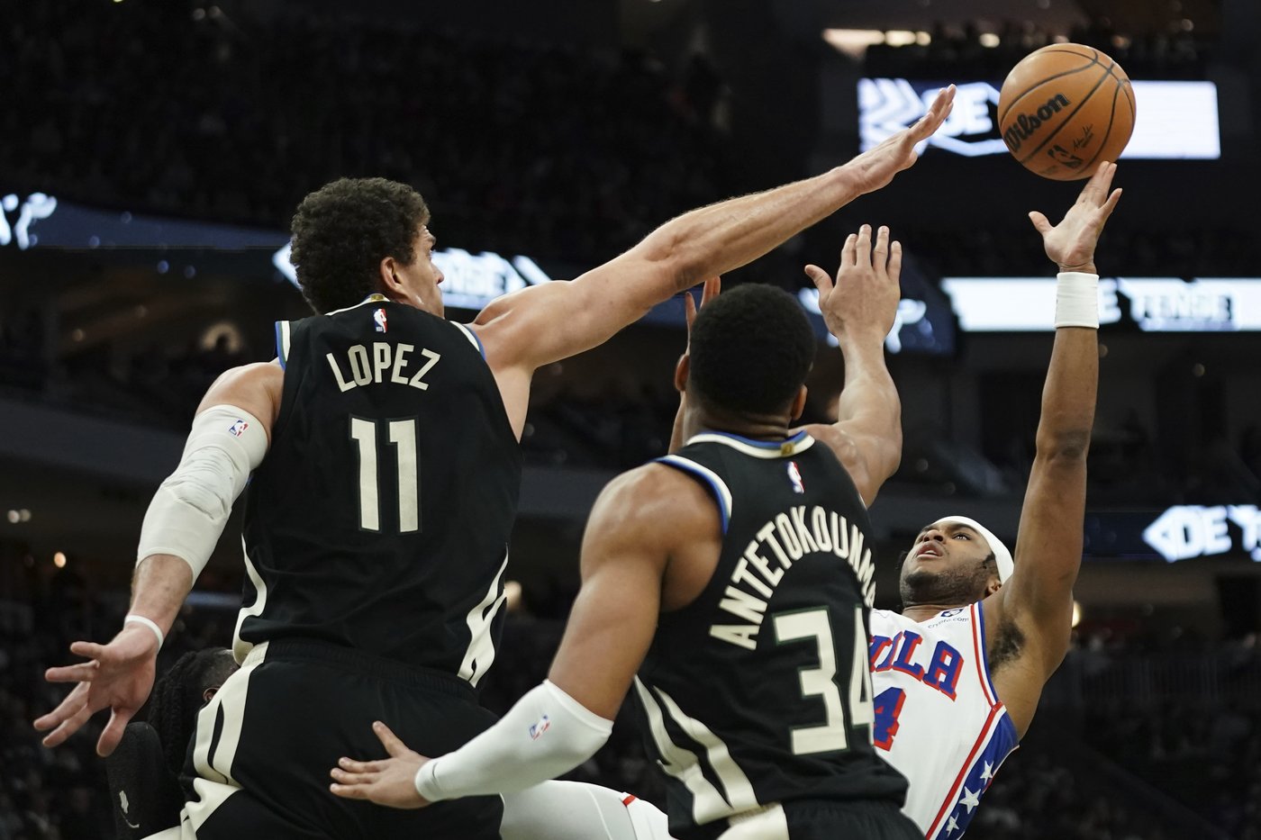 Antetokounmpo scores 34 points in Bucks' 123-109 victory over the short-handed 76ers | iNFOnews.ca Antetokounmpo scores 34 points in Bucks' 123-109 victory over the short-handed 76ers | iNFOnews.ca