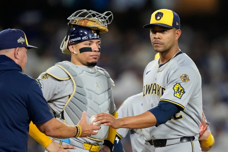 Hoskins, Quintana to become free agents after Brewers decline 2026 options | iNFOnews.ca Hoskins, Quintana to become free agents after Brewers decline 2026 options | iNFOnews.ca