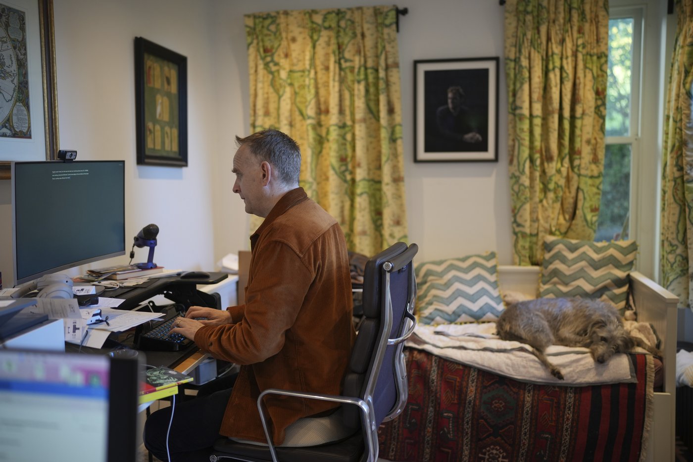 Nick Harkaway steps into his father John le Carré's footsteps with spy thriller 'Karla's Choice' | iNFOnews.ca