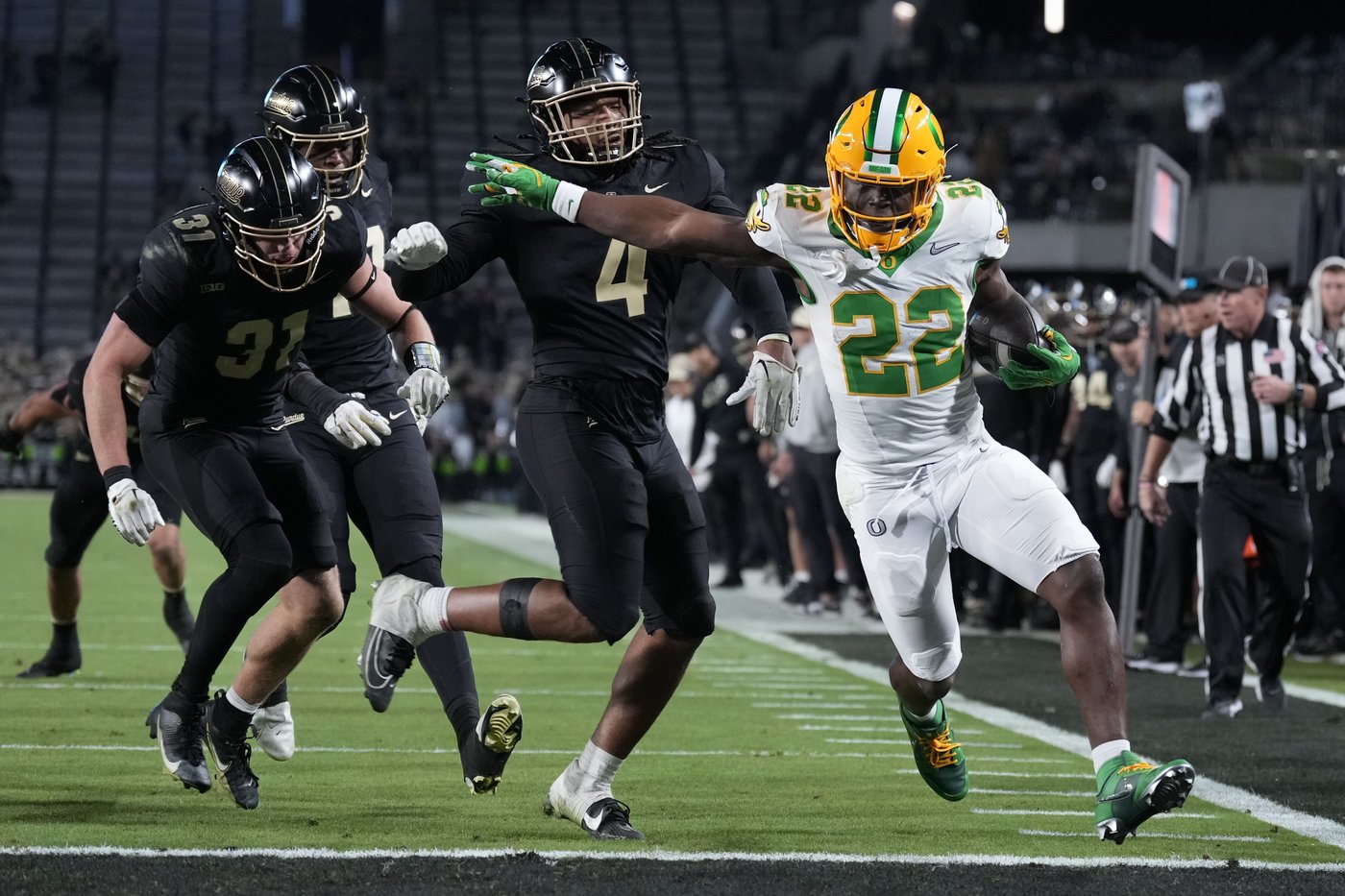 No. 2 Oregon routs Purdue 35-0, remains on top of Big Ten with first road shutout in over 30 years | iNFOnews.ca No. 2 Oregon routs Purdue 35-0, remains on top of Big Ten with first road shutout in over 30 years | iNFOnews.ca
