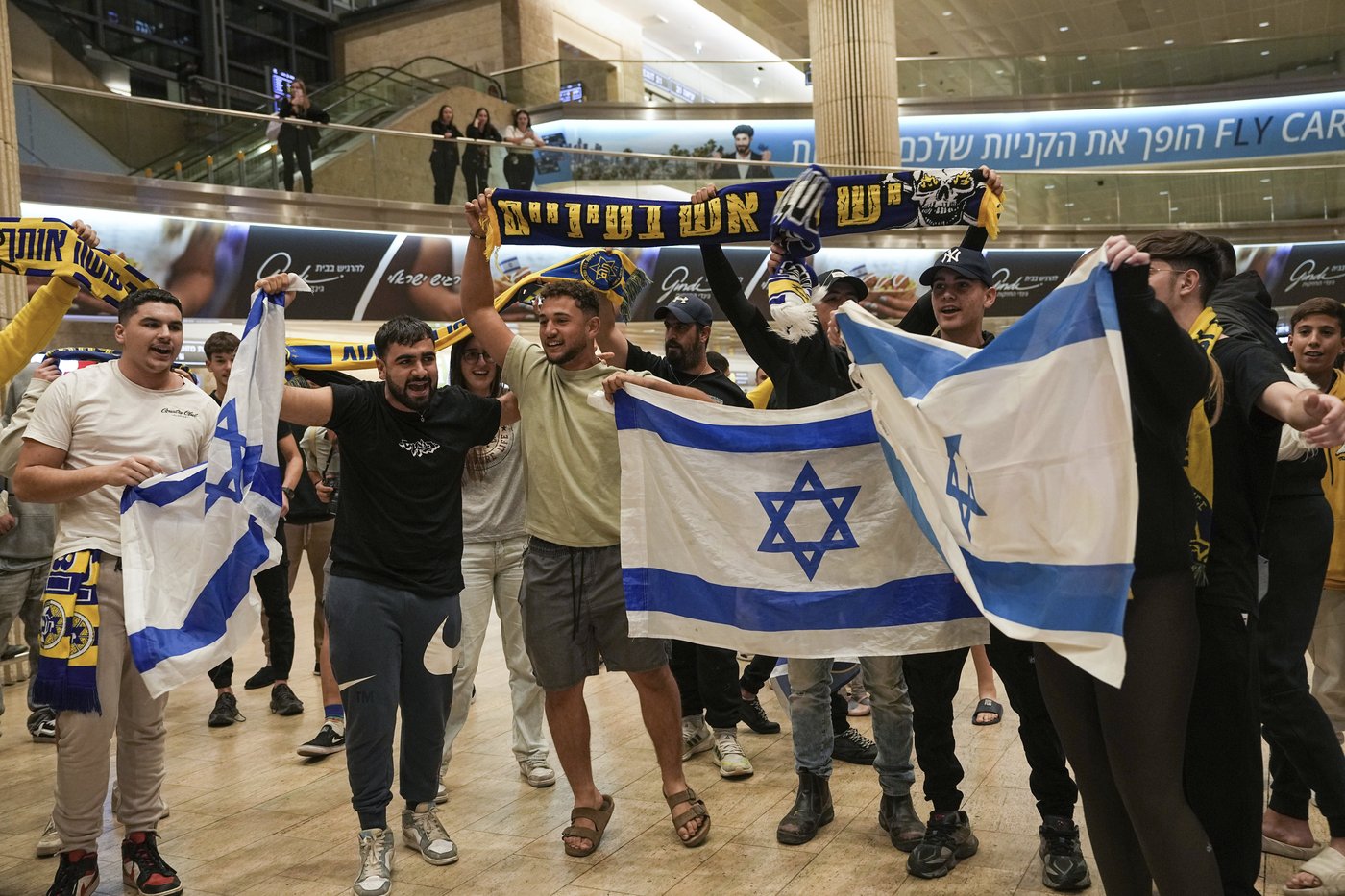 Israeli soccer fans were attacked in Amsterdam. The violence was condemned as antisemitic | iNFOnews.ca