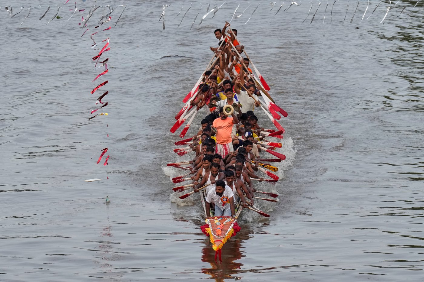 Photos of a boat race on India’s Kulsi River | iNFOnews.ca