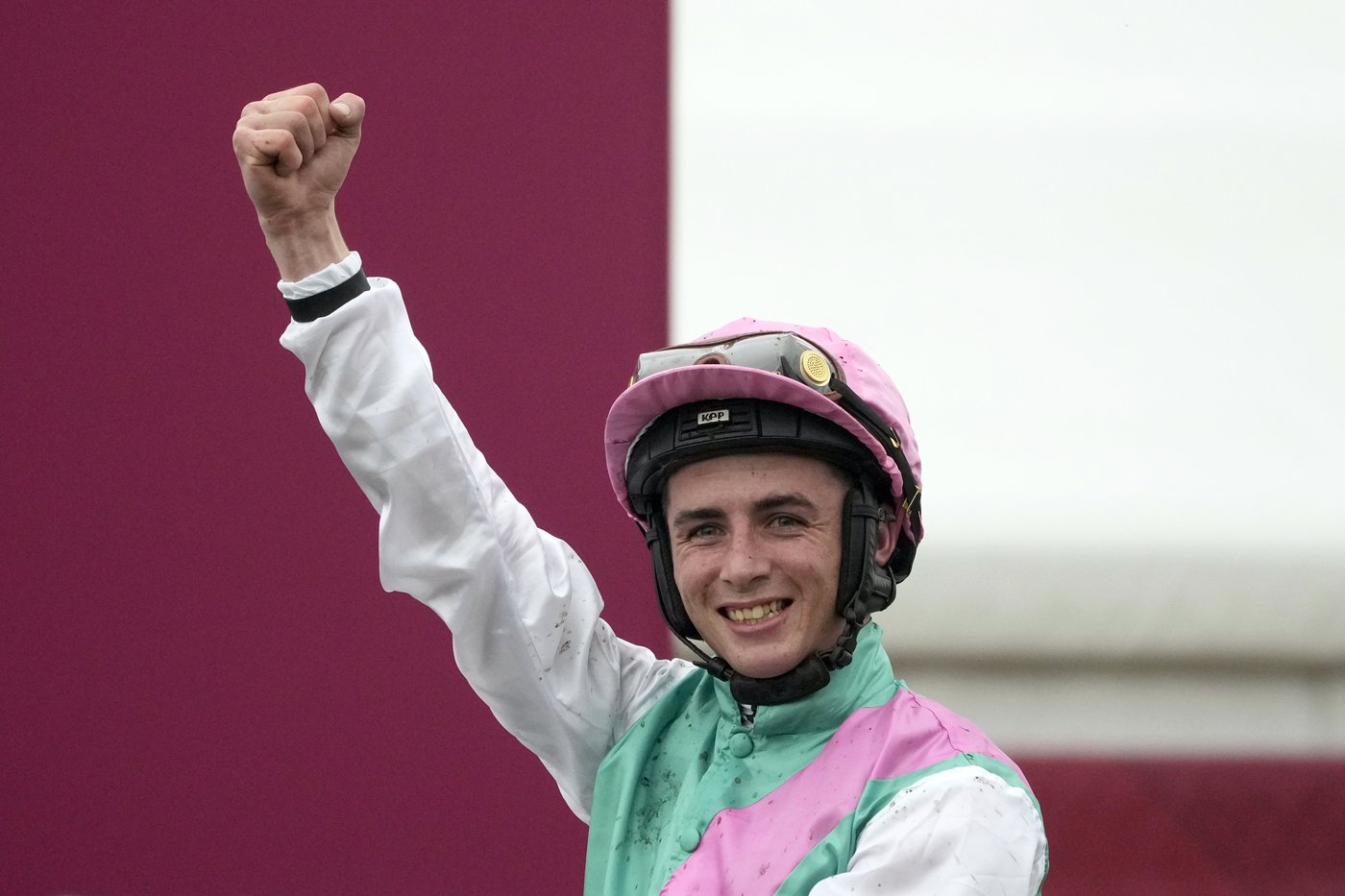 Late entry Bluestocking wins Prix de l’Arc de Triomphe | iNFOnews.ca