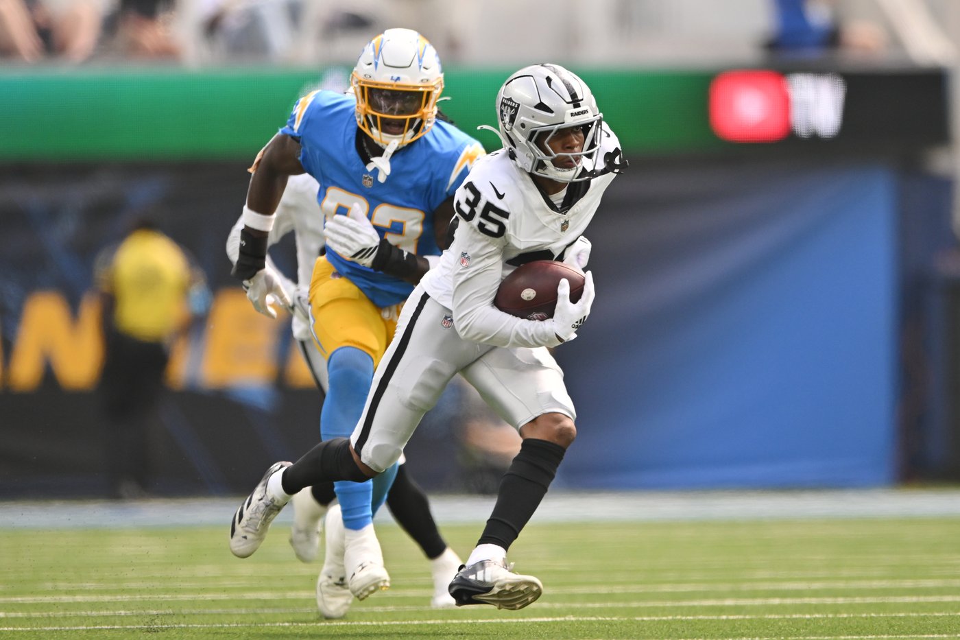 Kirk Cousins connects with Cody White for 2 TDs and Raiders beat Chargers 26-14 | iNFOnews.ca Kirk Cousins connects with Cody White for 2 TDs and Raiders beat Chargers 26-14 | iNFOnews.ca