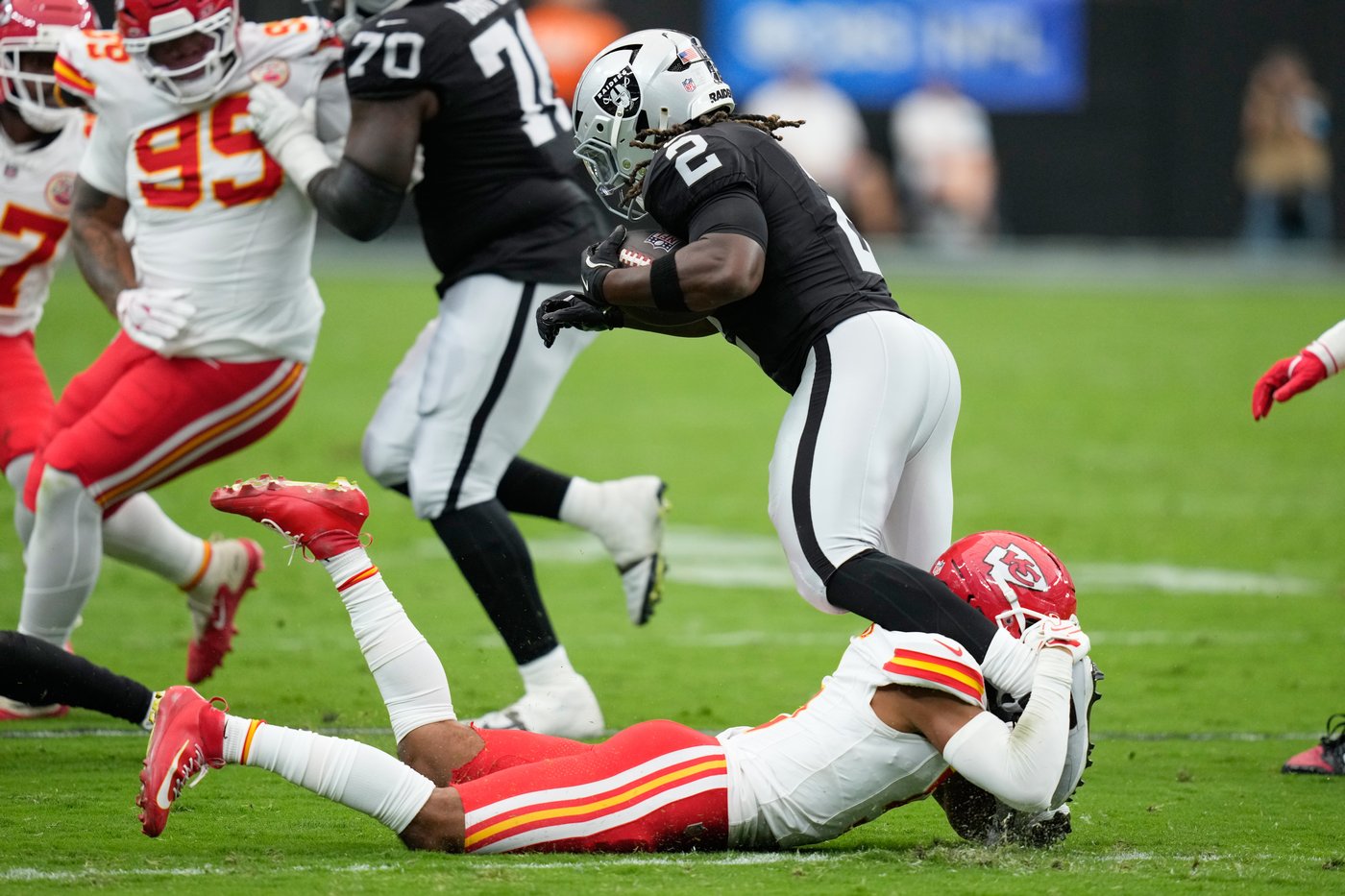 Klint Kubiak takes blame for a Raiders run game that ranks worst in NFL in yards per carry | iNFOnews.ca