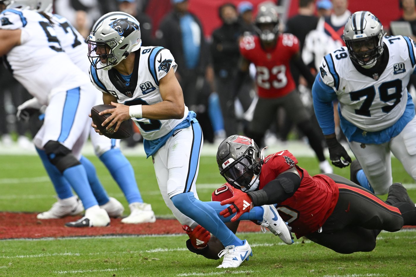 Mayfield throws 5 TD passes and Bucs keep playoff, NFC South hopes alive with 48-14 rout of Panthers | iNFOnews.ca Mayfield throws 5 TD passes and Bucs keep playoff, NFC South hopes alive with 48-14 rout of Panthers | iNFOnews.ca