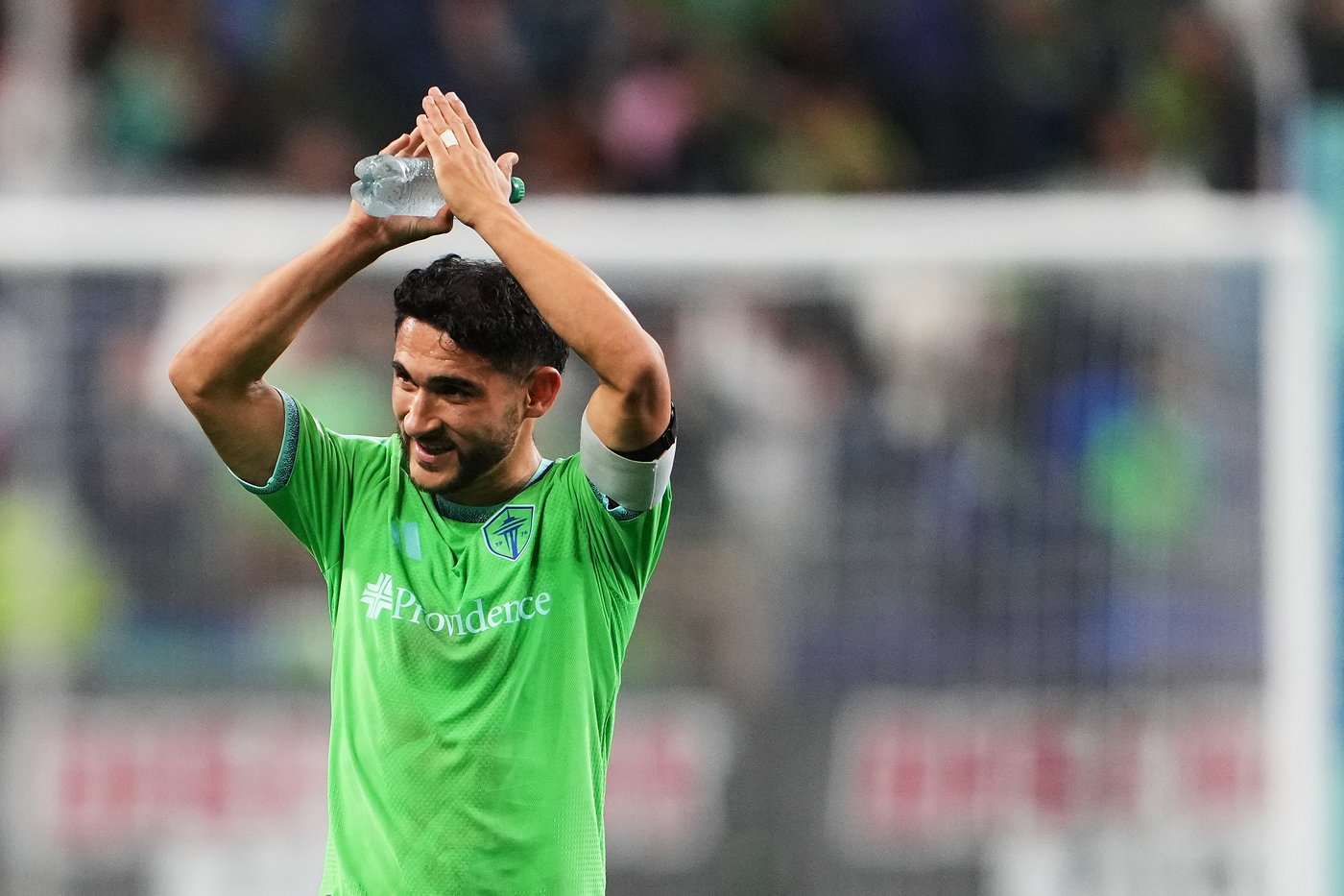 Cristian Roldan scores in the 90th minute to give the Sounders a 2-1 victory over Sporting KC | iNFOnews.ca
