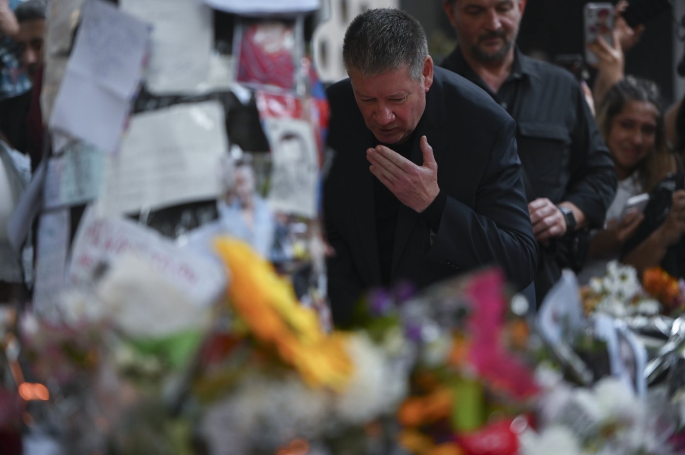 Liam Payne's father arrives in Buenos Aires days after the pop star's fatal hotel plunge | iNFOnews.ca