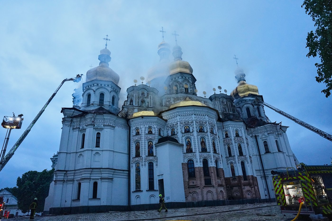 Large-scale Russian attack sparks fire at historic monastery and other sites in Ukraine, in photos | iNFOnews.ca