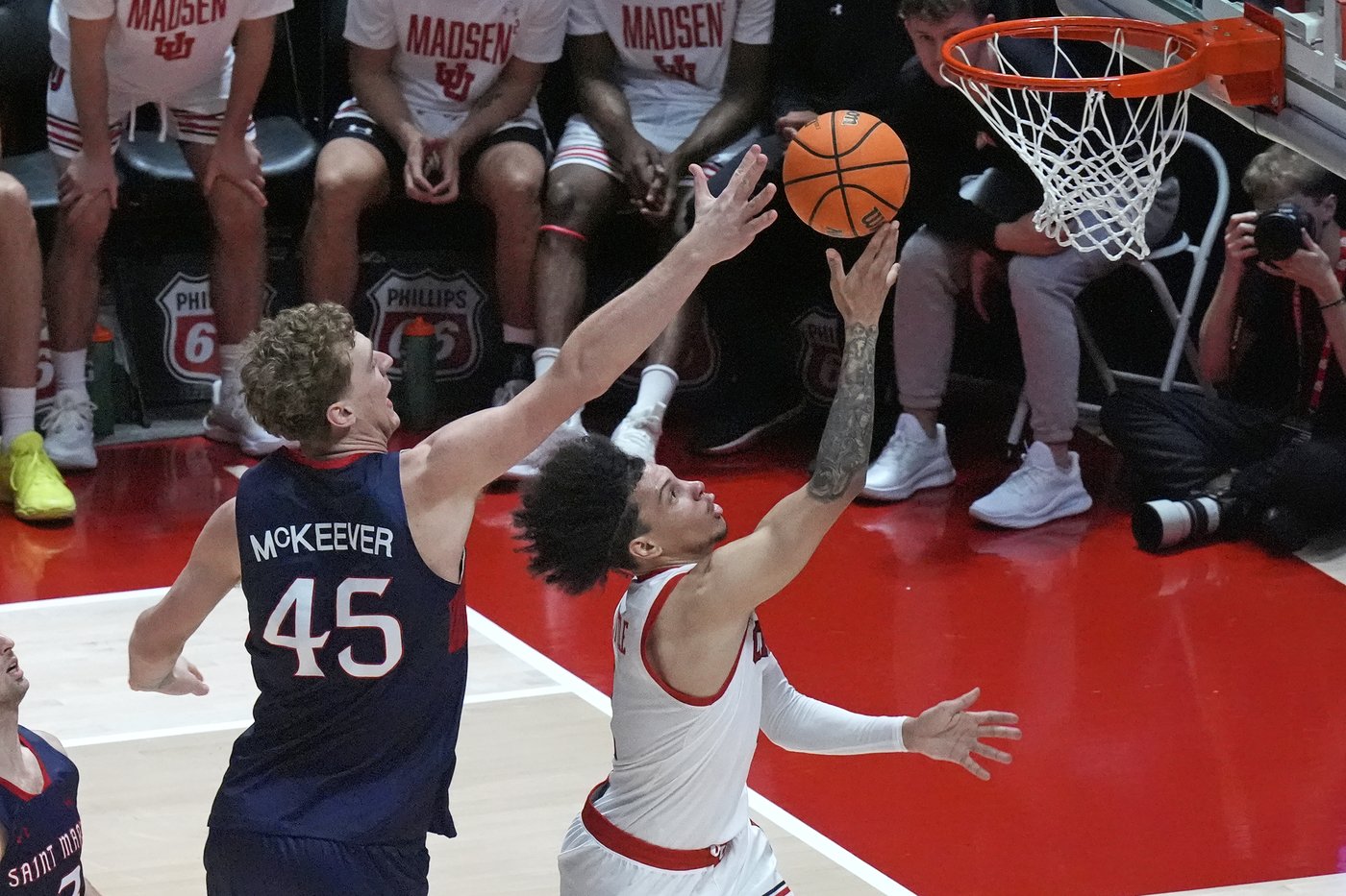 Paulius Murauskas hits 6 3s, scores 28 to help Saint Mary's beat Utah 72-63 | iNFOnews.ca Paulius Murauskas hits 6 3s, scores 28 to help Saint Mary's beat Utah 72-63 | iNFOnews.ca