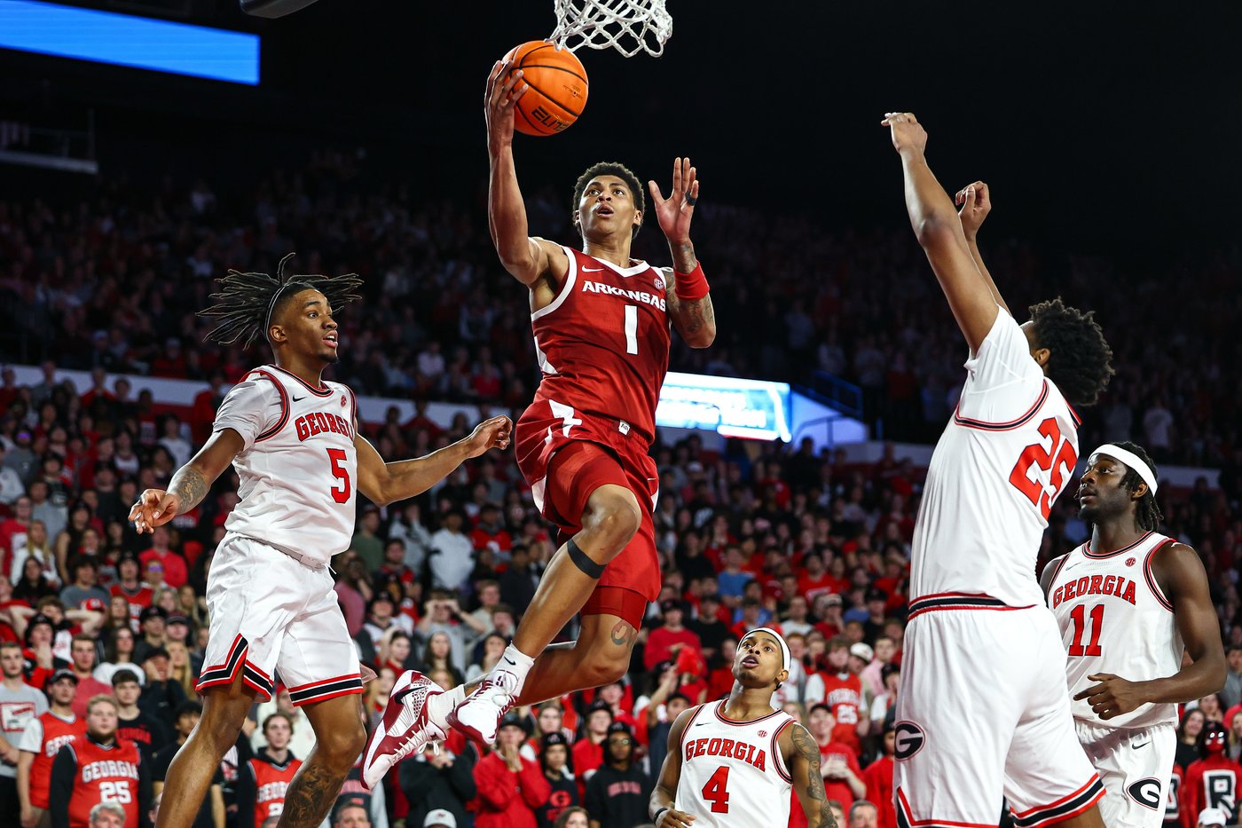 Wilkinson scores 20 and No. 21 Georgia beats No. 17 Arkansas 90-76 | iNFOnews.ca