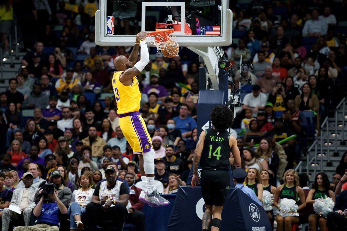 James and Doncic each score 30 to help the Lakers hold off the Pelicans 111-103 | iNFOnews.ca