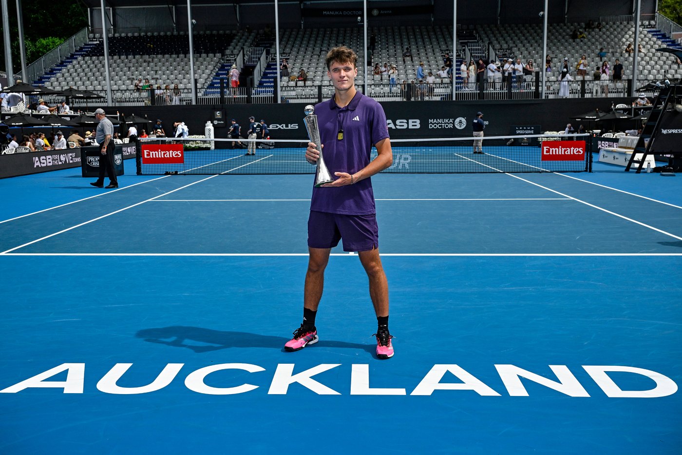 Jakub Mensik heads to the Australian Open after winning the singles title in Auckland | iNFOnews.ca