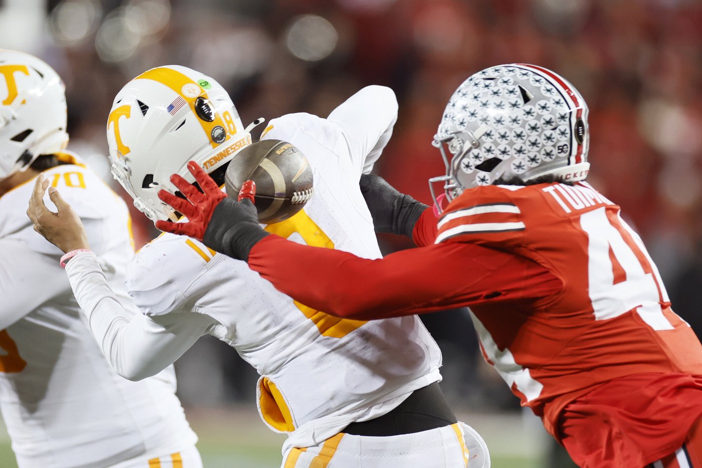 Dylan Sampson's hamstring injury leaves Tennessee's offense struggling in CFP loss to Ohio State | iNFOnews.ca Dylan Sampson's hamstring injury leaves Tennessee's offense struggling in CFP loss to Ohio State | iNFOnews.ca