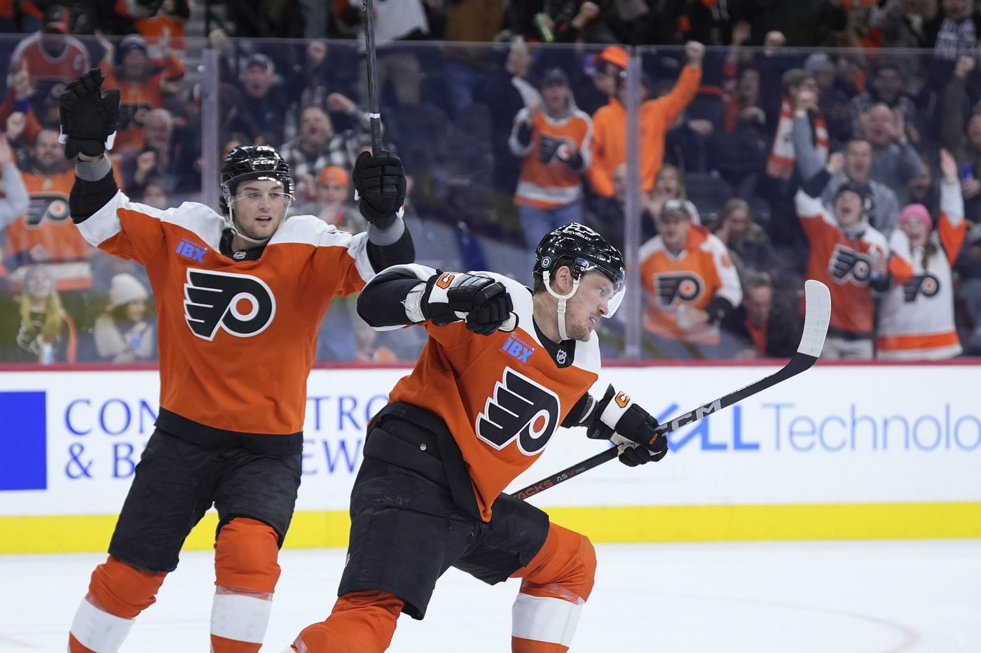 Panthers waste early 3-goal lead, rally with 3 goals in final minutes to top Flyers 7-5 | iNFOnews.ca Panthers waste early 3-goal lead, rally with 3 goals in final minutes to top Flyers 7-5 | iNFOnews.ca