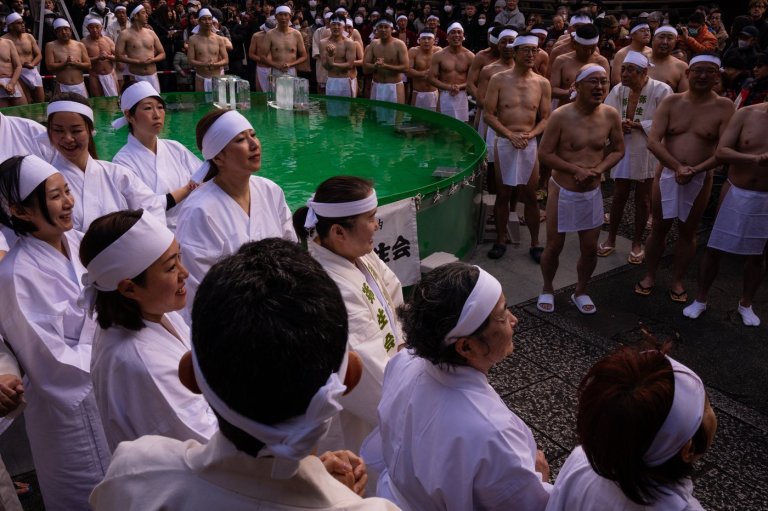 Braving the cold: Tokyo's New Year's ritual of ice baths, in photos | iNFOnews.ca