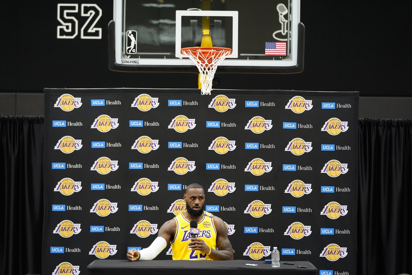 LeBron James, Anthony Davis will play in Lakers' first preseason games in Palm Springs, Redick says | iNFOnews.ca
